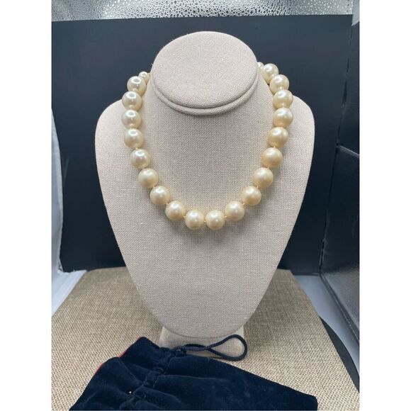 CAROLEE HAND-KNOTTED FAUX GOLD PEARL NECKLACE Gold Tone CHAIN HEART END Pouch - Picture 1 of 9